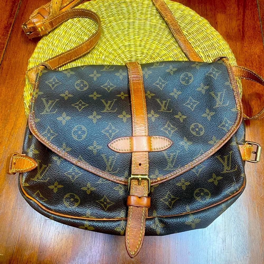 AUTHENTIC Louis Vuitton Samour 30 messenger bag/ shoulder bag monogram LV